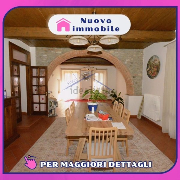 casa indipendente in vendita ad Arezzo in zona Campoluci