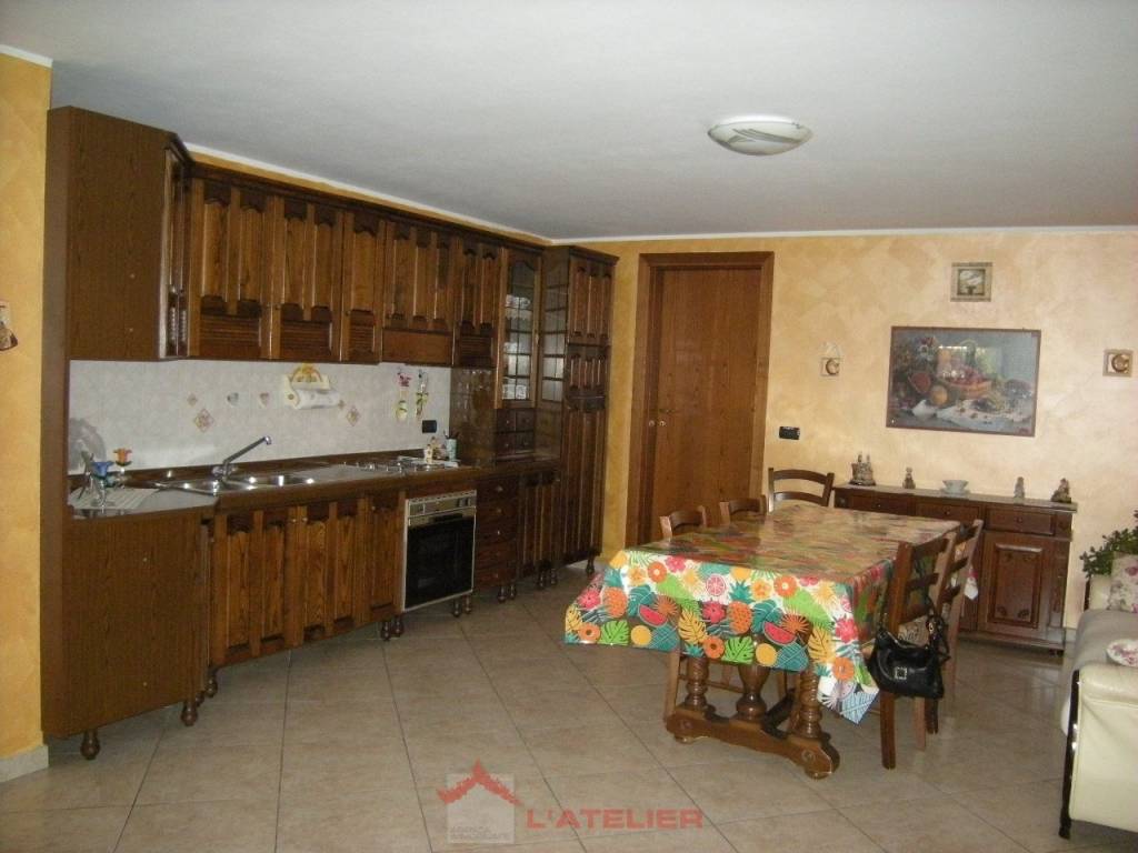 casa indipendente in vendita ad Arezzo in zona Quarata