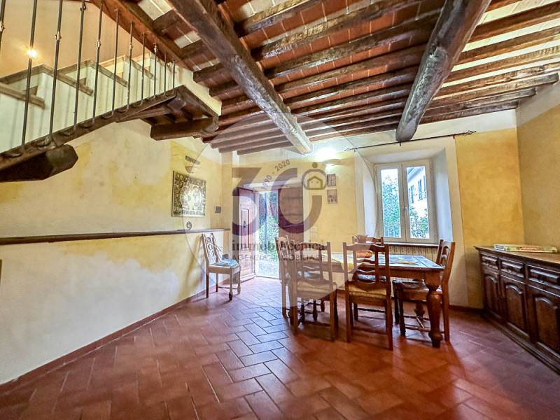 casa indipendente in vendita ad Arezzo in zona Stroppiello