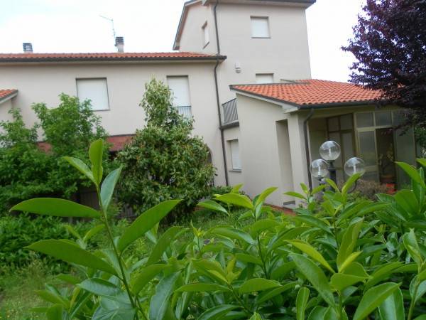 casa indipendente in vendita ad Arezzo in zona Rigutino