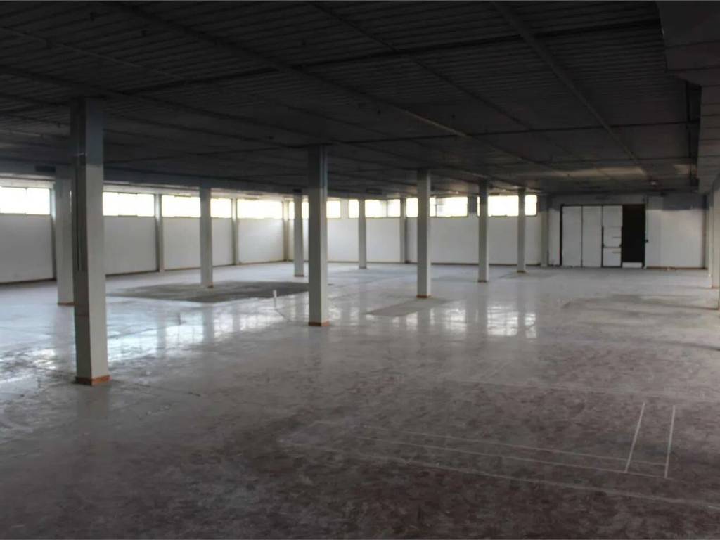 locale commerciale in vendita ad Arezzo in zona Fiorentina