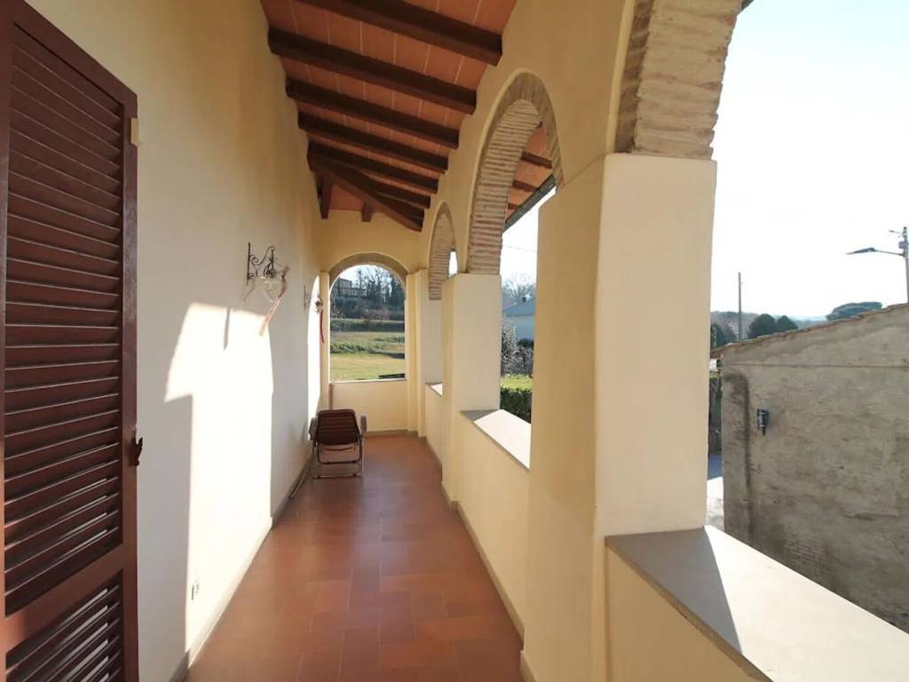 casa indipendente in vendita ad Arezzo in zona Quarata