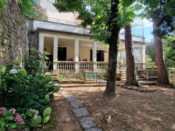 casa indipendente in vendita ad Arezzo in zona Centro Città