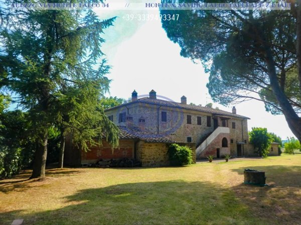 casa indipendente in vendita ad Arezzo in zona Puliciano