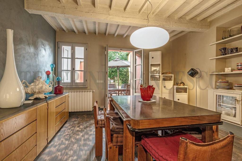 casa indipendente in vendita ad Arezzo in zona Centro Città