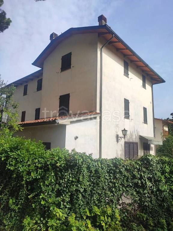 casa indipendente in vendita ad Arezzo in zona Rigutino