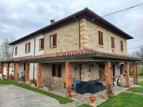 casa indipendente in vendita ad Arezzo in zona Centro Città