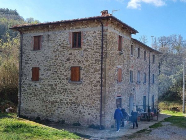casa indipendente in vendita ad Arezzo in zona Palazzo del Pero