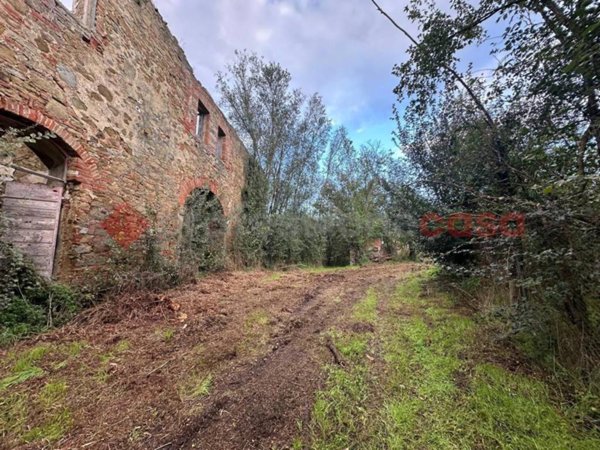 terreno agricolo in vendita ad Arezzo in zona Puliciano
