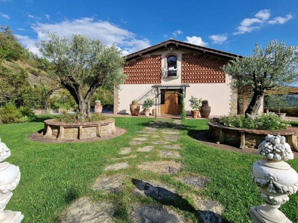 casa indipendente in vendita ad Arezzo