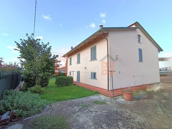 casa indipendente in vendita ad Arezzo in zona Frassineto