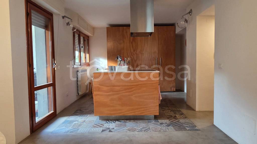 casa indipendente in vendita ad Arezzo in zona Staggiano