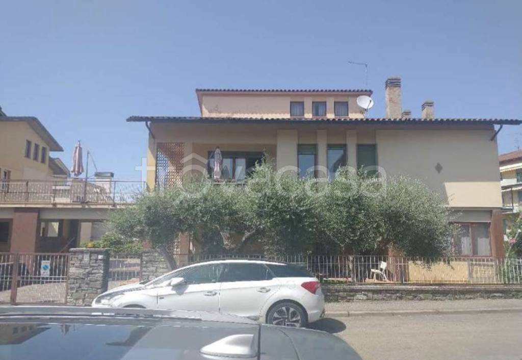 casa indipendente in vendita ad Arezzo in zona Centro Città