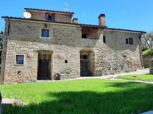 casa indipendente in vendita ad Arezzo in zona Chiassa-Tregozzano