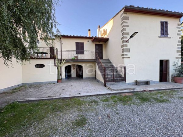 casa indipendente in vendita ad Arezzo in zona Quarata
