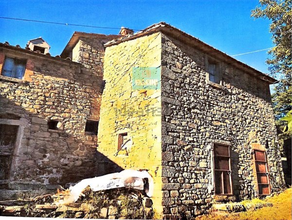 casa indipendente in vendita ad Arezzo in zona Santa Maria alla Rassinata