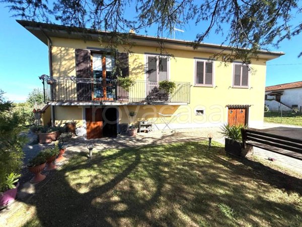 casa indipendente in vendita ad Arezzo in zona Ceciliano