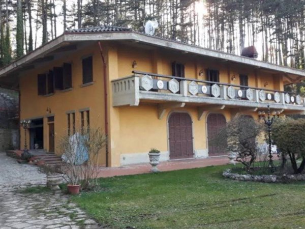 casa indipendente in vendita ad Arezzo in zona Agazzi