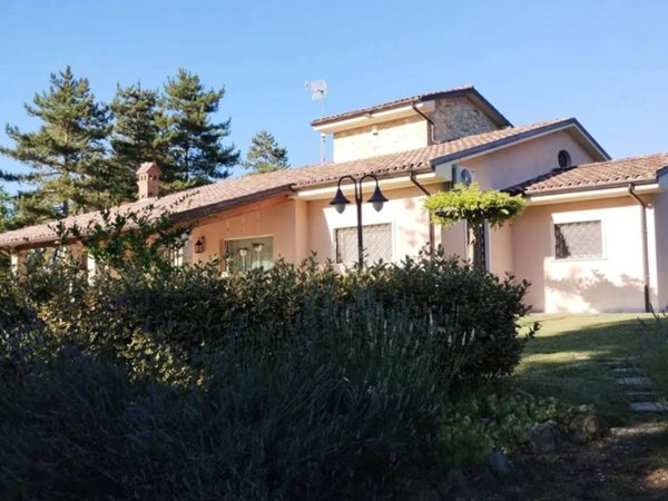 casa indipendente in vendita ad Arezzo in zona Quarata