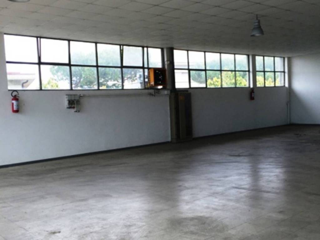 capannone in vendita ad Arezzo in zona Fiorentina