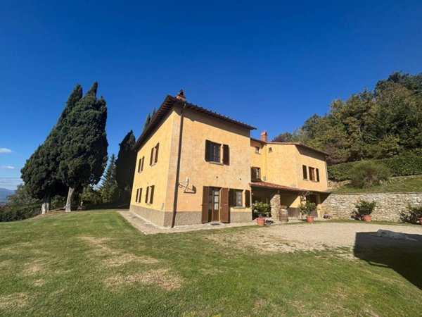 casa indipendente in vendita ad Arezzo in zona Antria