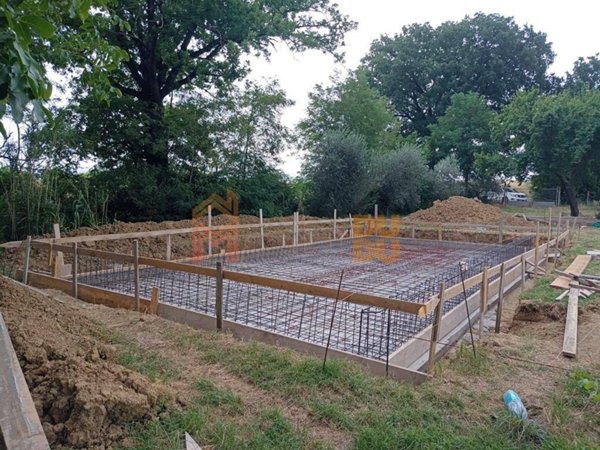 terreno agricolo in vendita ad Arezzo in zona Quarata