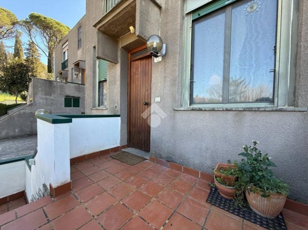 casa indipendente in vendita ad Arezzo in zona Olmo