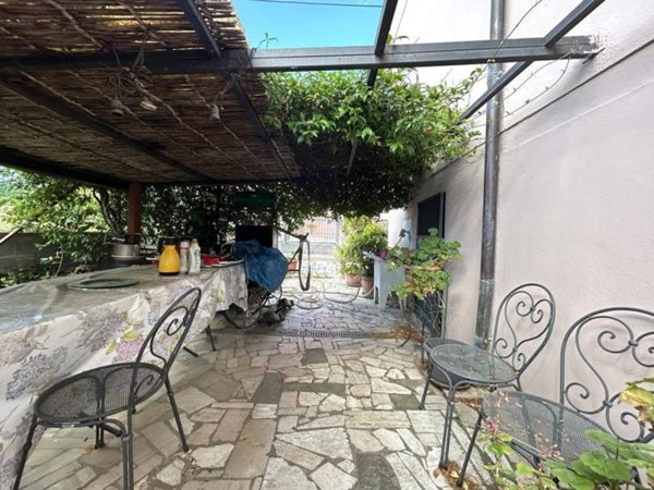 casa semindipendente in vendita ad Arezzo in zona Agazzi