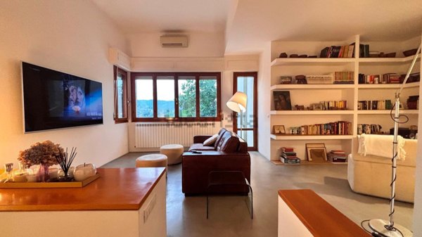 casa indipendente in vendita ad Arezzo in zona Staggiano