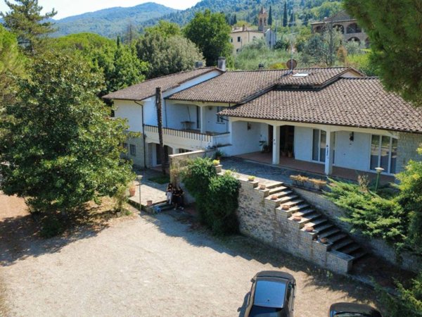 casa indipendente in vendita ad Arezzo in zona Centro Città