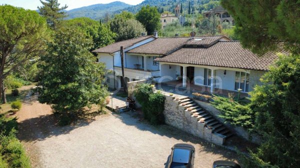 casa indipendente in vendita ad Arezzo in zona Centro Città