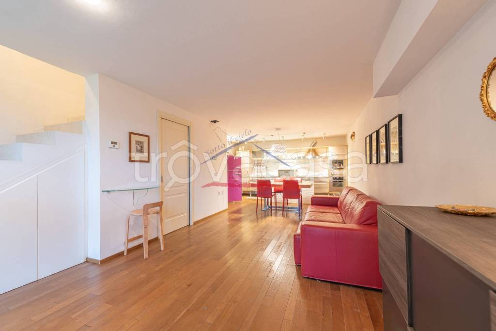 casa indipendente in vendita ad Arezzo in zona Frassineto