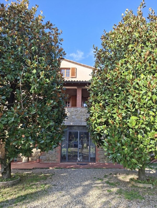 casa indipendente in vendita ad Arezzo in zona Pratantico-Indicatore