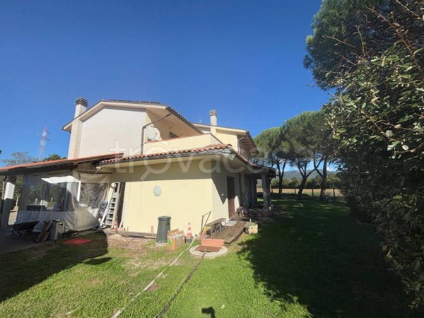 casa indipendente in vendita ad Arezzo in zona Frassineto