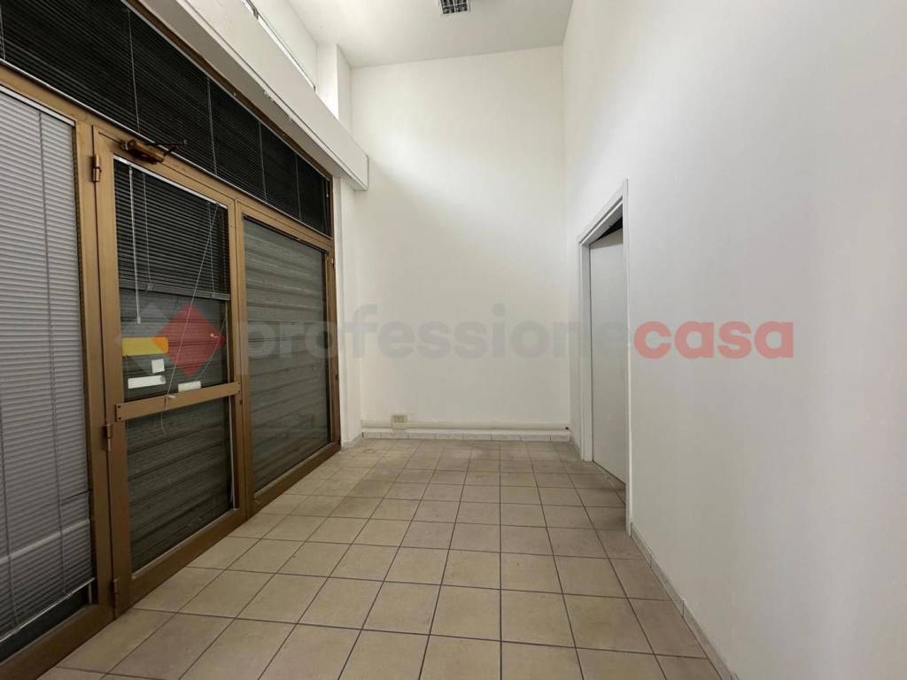 negozio in vendita ad Arezzo