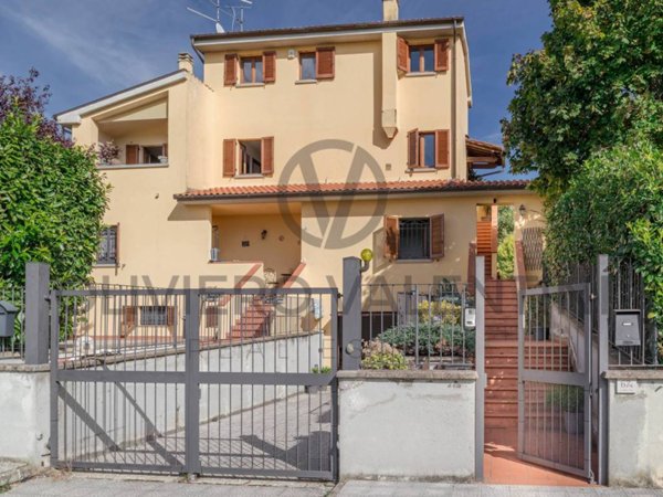 casa indipendente in vendita ad Arezzo in zona Rigutino