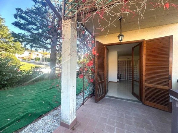 casa indipendente in vendita ad Arezzo in zona Rigutino