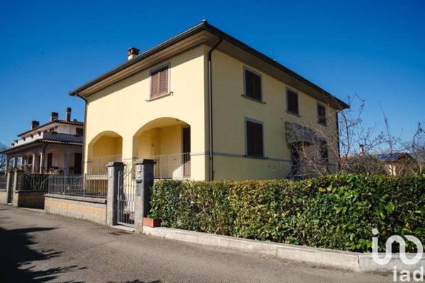casa indipendente in vendita ad Arezzo in zona Quarata