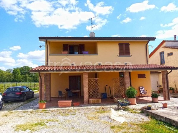 casa indipendente in vendita ad Arezzo in zona Rigutino