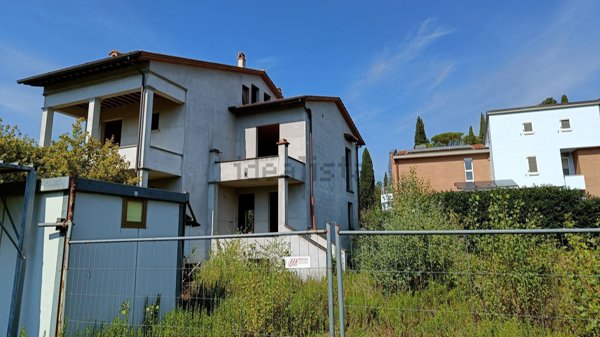casa indipendente in vendita ad Arezzo in zona Ceciliano
