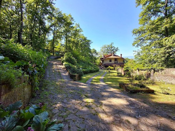 casa indipendente in vendita ad Arezzo in zona Agazzi