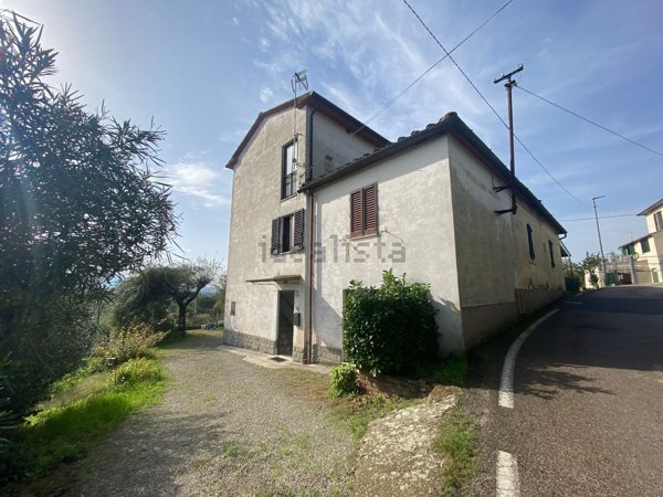 casa indipendente in vendita ad Arezzo in zona Puglia