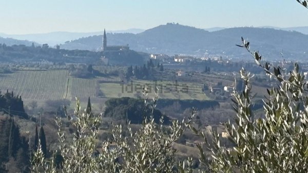 casa indipendente in vendita ad Arezzo in zona Puglia