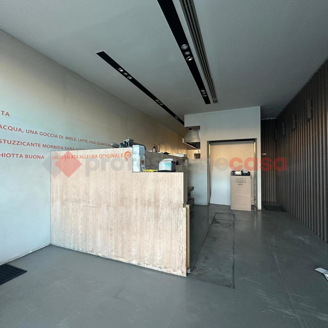 negozio in vendita ad Arezzo