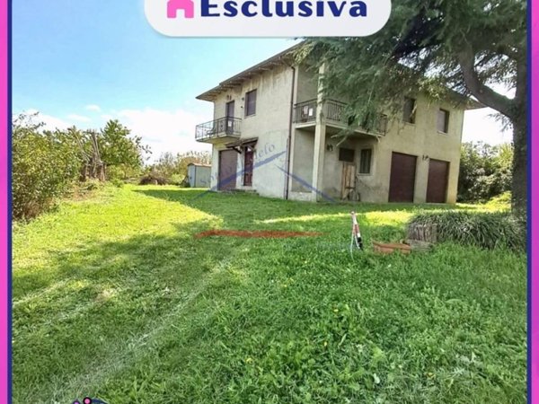 casa indipendente in vendita ad Arezzo in zona Quarata