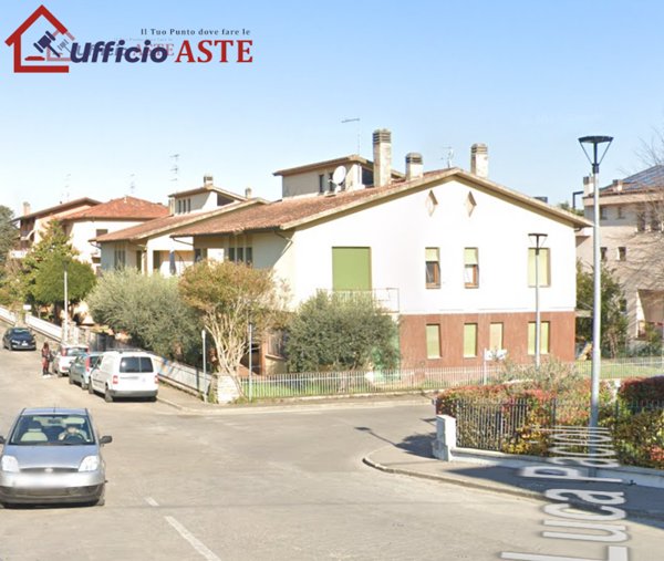 casa indipendente in vendita ad Arezzo in zona Zona La Pace