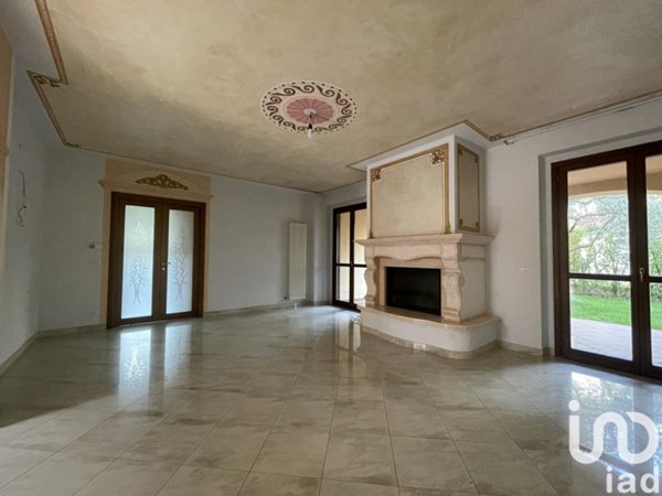 casa indipendente in vendita ad Arezzo in zona Agazzi