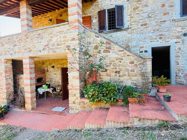 villa in vendita ad Arezzo in zona Pratantico-Indicatore