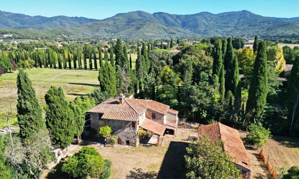 casale in vendita ad Arezzo in zona Rigutino