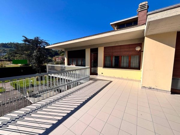 casa indipendente in vendita ad Arezzo in zona Agazzi